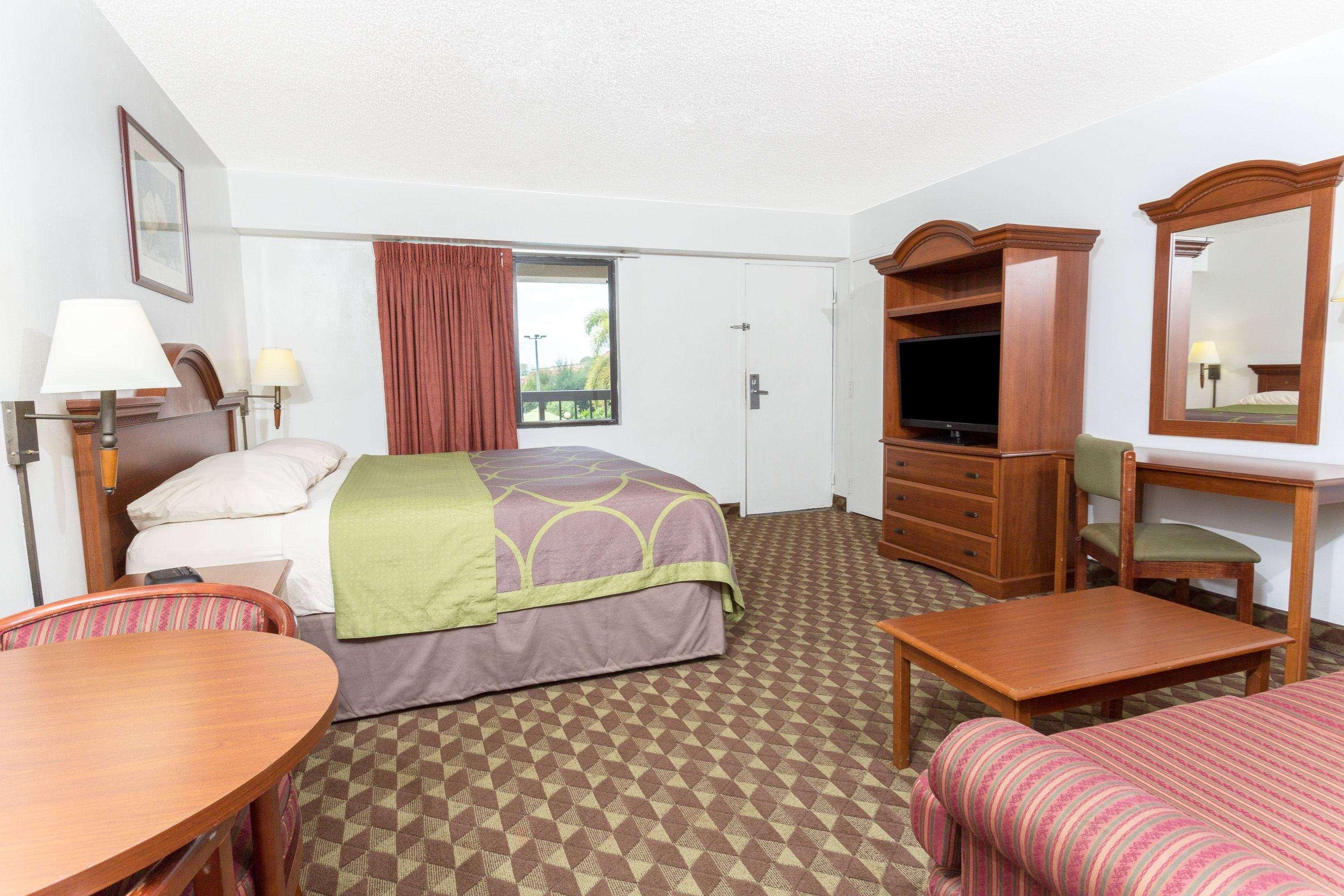 Super 8 by Wyndham Riviera Beach West Palm Beach Exterior foto