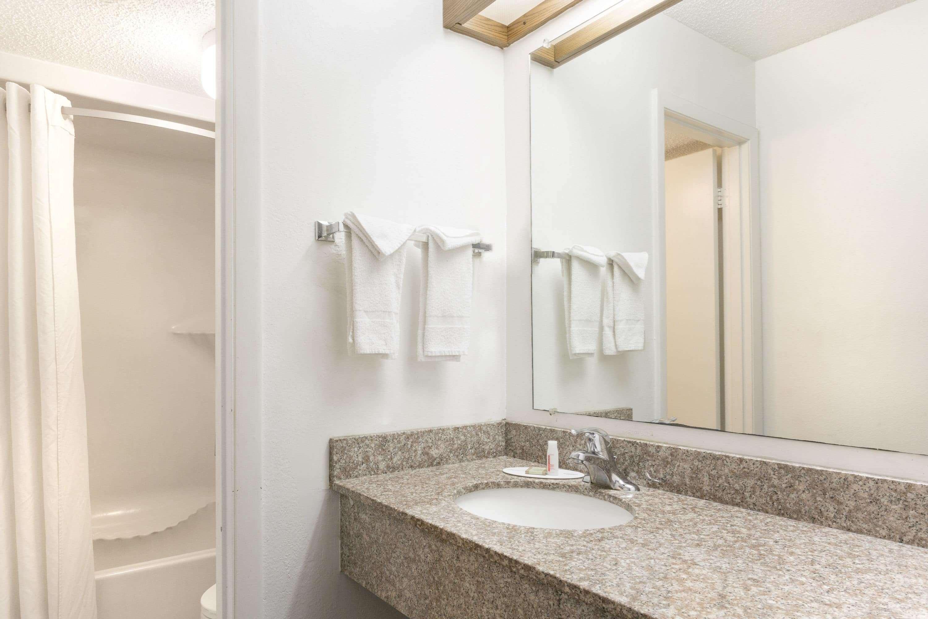 Super 8 by Wyndham Riviera Beach West Palm Beach Exterior foto