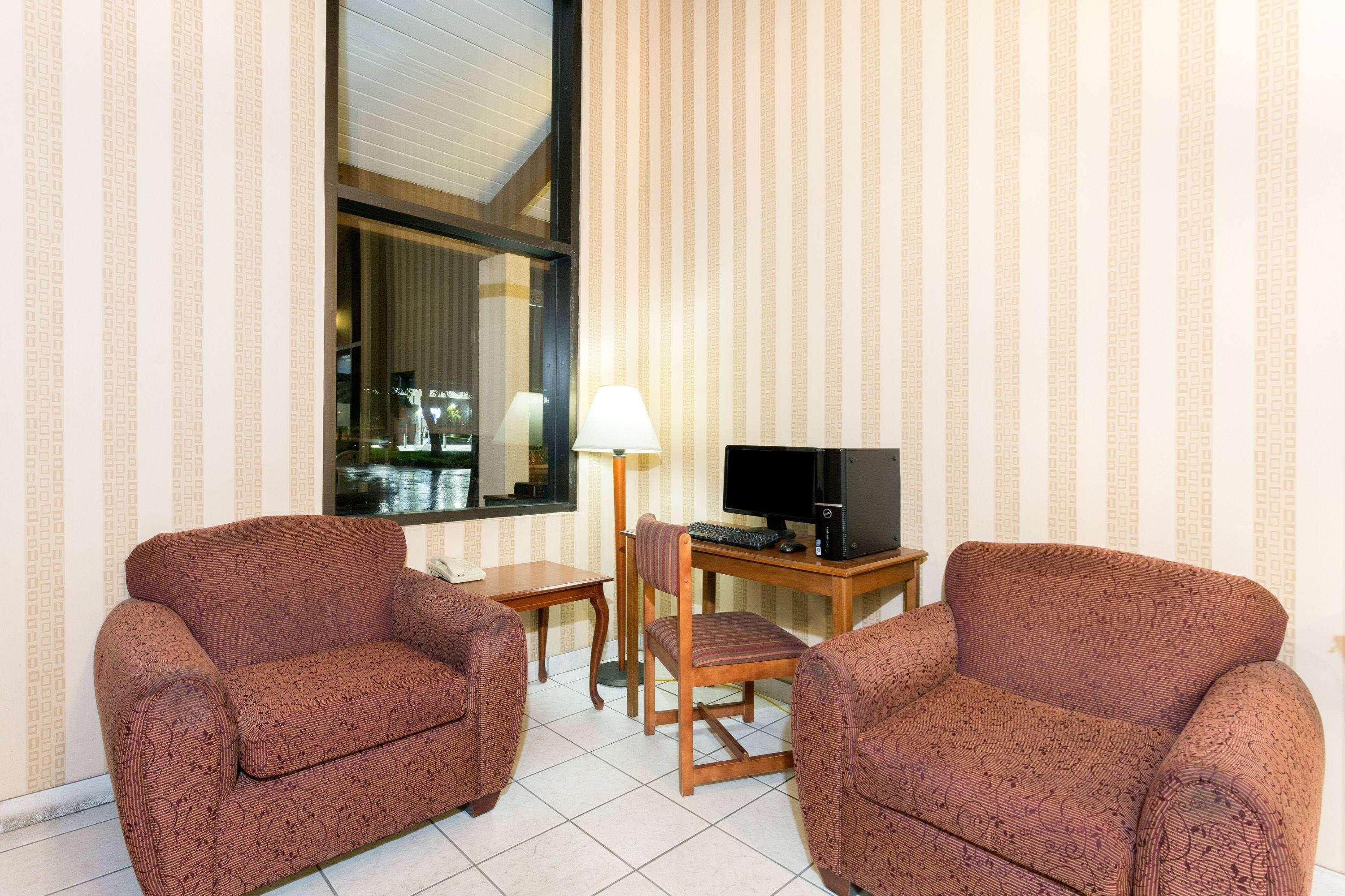 Super 8 by Wyndham Riviera Beach West Palm Beach Exterior foto