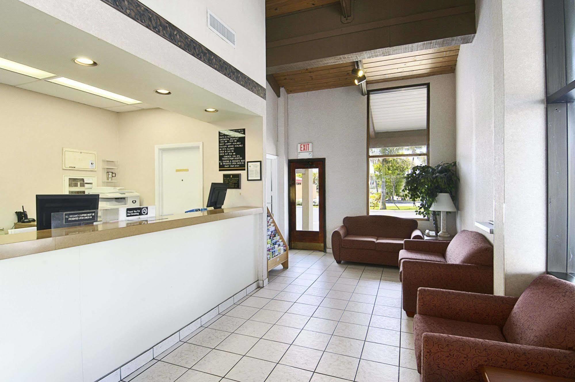 Super 8 by Wyndham Riviera Beach West Palm Beach Exterior foto